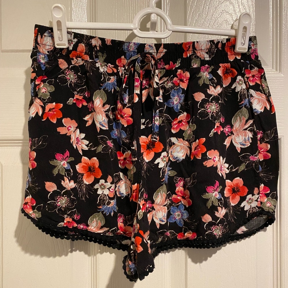 Hollister floral print shorts